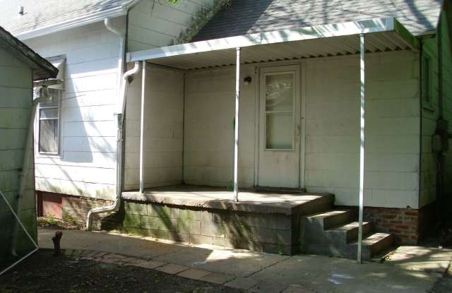 2 bedroom house with garage photos photos