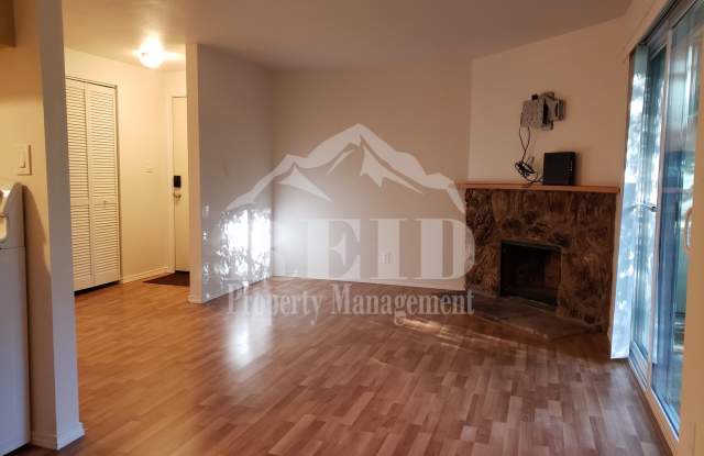BROOKSIDE - 1 Bed 1 Bath Condo with 1 Carport Parking Space - East Bremerton Gallery 1