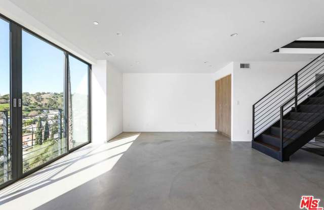 602 PARK ROW Drive Gallery 3