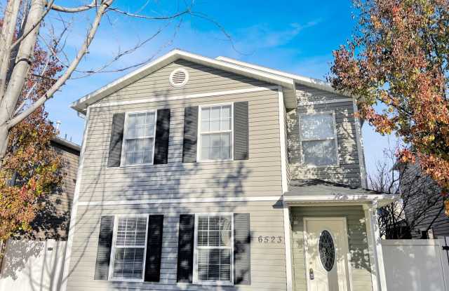 Spacious 3 Bed + Bonus Room in Desirable Charter Pointe Community photos photos