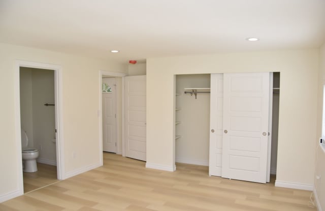 Beautiful 4-Bedroom Lakewood Home with Spacious Yard Near JBLM Gallery 4