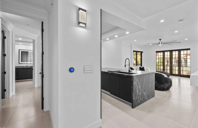 23191 Fashion Dr Gallery 4