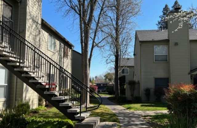 Beautiful, updated condo, in Rosemont area, 1 br +1ba - 9133 Newhall Drive, Rosemont, CA 95826