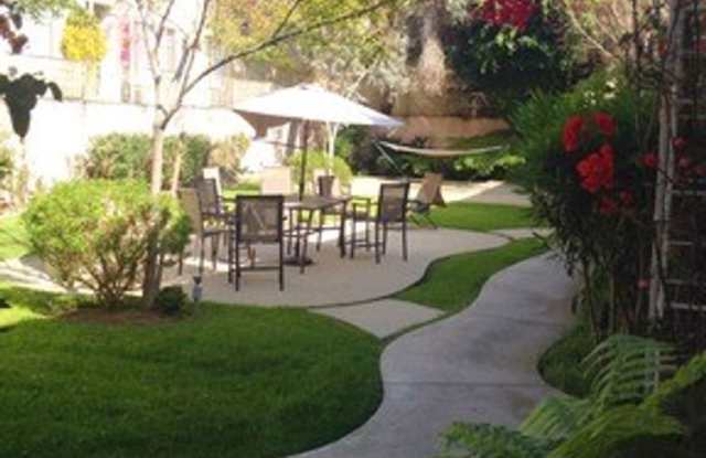 KCI - PALM COURT APARTMENTS Gallery 4