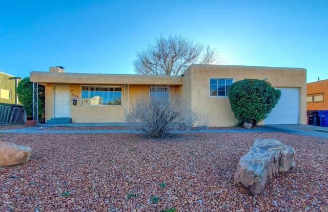 UPTOWN 3 Bedroom +Office  2 Bath with Garage Gallery 3