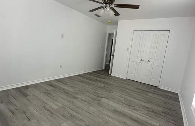 3580 N Treadway Gallery 4