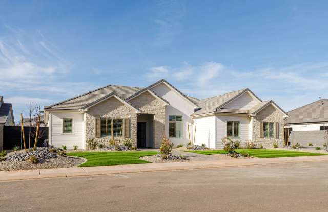 Beautiful single story with 4 bedrooms close to Crimson High School photos photos