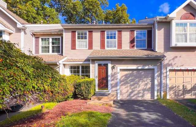 34 TAMARACK Court - 34 Tamarack Court, Newtown Grant, PA 18940