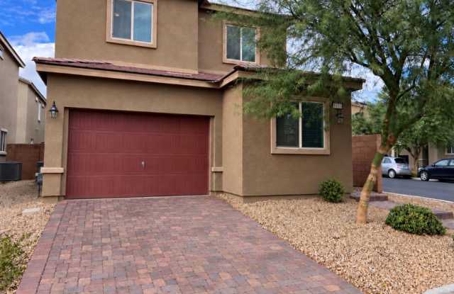 4 Bedroom Single Family / NEWER HOME Gallery 1