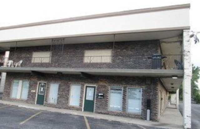 7925 W 103 Street unit: 8 photos photos