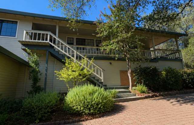 Charming 3-Bed Auburn Retreat on Half-Acre Lot with 3-Car Garage photos photos