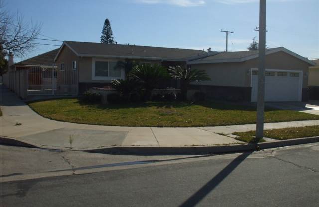 1402 W Apollo Avenue Gallery 2
