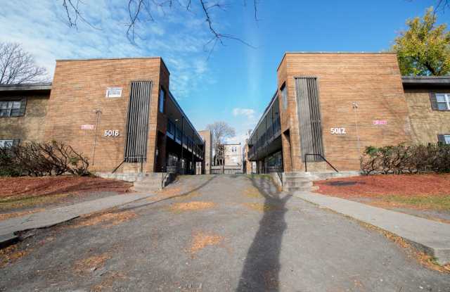 6400 S. Rockwell Street Apartments Gallery 3