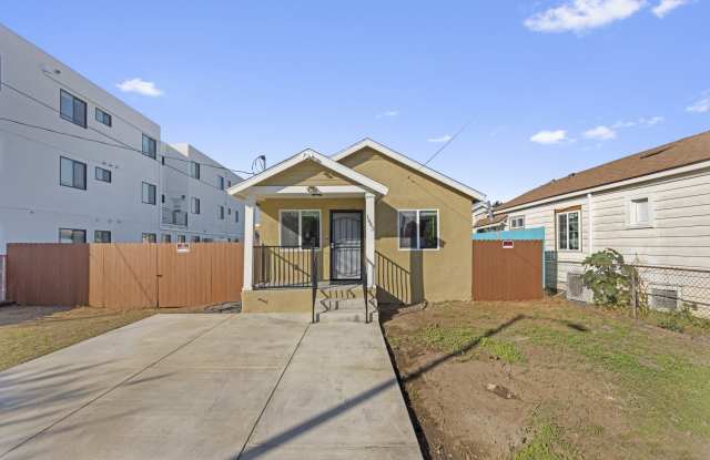 1443 West 36th Place - 1443 West 36th Place, Los Angeles, CA 90018