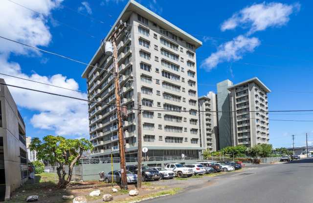 $2300 / 2 BD, 1 BA, 1 parking Condo in Hono Hale Towers photos photos