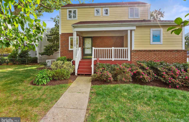 2708 Central Avenue - 2708 Central Avenue, Alexandria, VA 22302