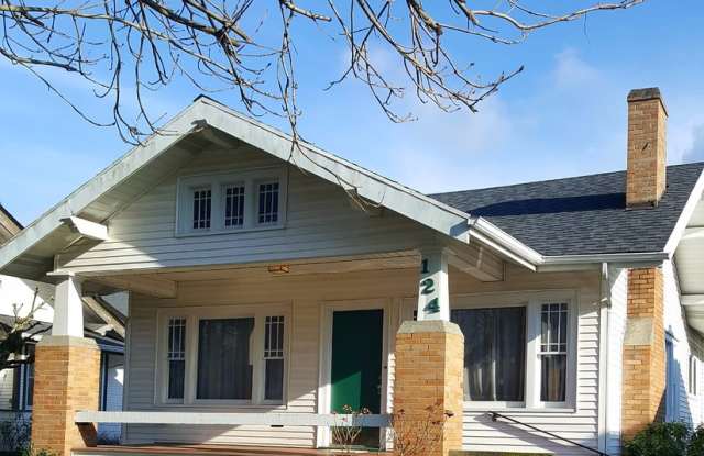 AUBURN - DOWNTOWN 2 BEDROOM CRAFTSMAN RAMBLER w/ full basement photos photos