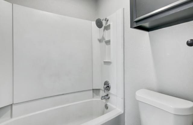 2075 Dowlen Rd - 09 Gallery 3