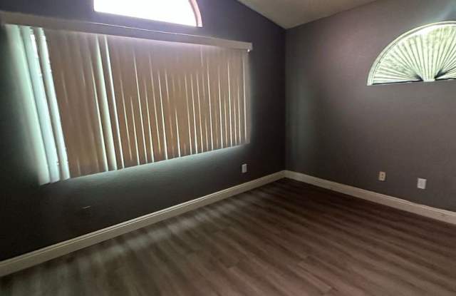 Perfect location and perfect 4 bedrooms Rental Home in now available Gallery 3