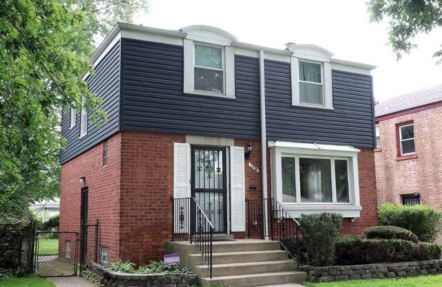 10031 S Paxton Avenue Gallery 2
