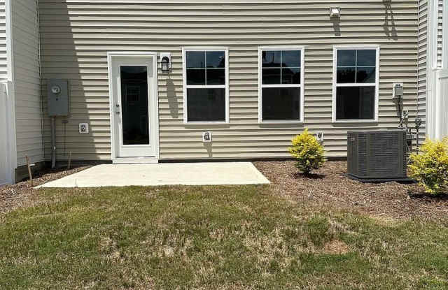 Room in 3 Bedroom Home at Arkose Dr Gallery 4