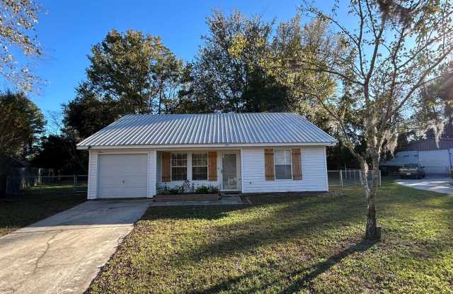 Available Now! 3b/2b in the heart of Springfield $1675 - 141 Oakwood Drive, Springfield, GA 31329