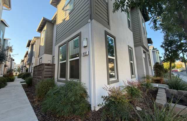 Beautiful 3-Bedroom, 2.5-Bath Home in Elk Grove Community – Tesla Charging & Resort-Style Amenities! Gallery 4