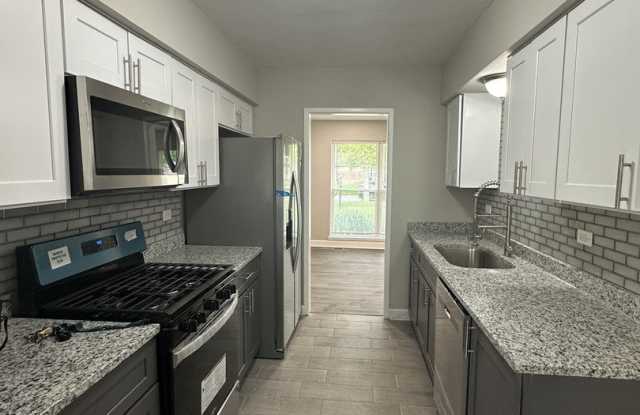17952 Oakwood Avenue Gallery 3