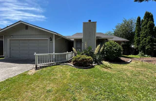 Beautiful Three Bedroom Home with a Garage  Large Back Yard! photos photos