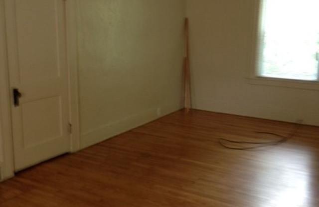 612 Lathrop Gallery 3