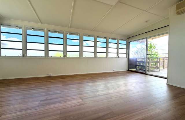 Newly Refreshed 3 Bedroom, 1.5 bathroom with Carport (Pearl City) Gallery 3