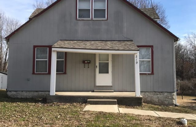 219 Suddarth - 219 Suddarth Street, Liberty, MO 64068