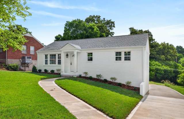 Beautiful Renovated 4 Bedroom Home For Rent With a Large Bonus Room! Gallery 4