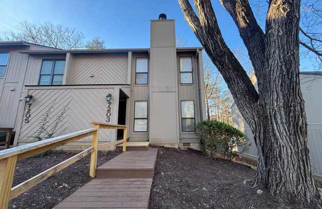 Townhome in Woods Crossing - 7203 Woods Crossing Drive, Roanoke, VA 24018 photos photos