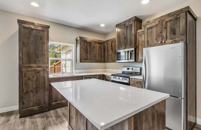 New Duplex in NW Bend Gallery 4