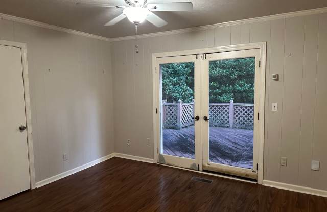 2 bedroom 1 and a half bath brick home with a bonus room in a great location! - 6189 Twilight Trail, Morrow, GA 30260
