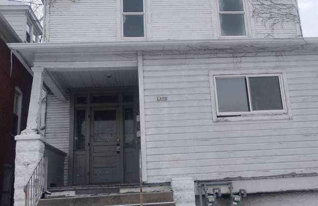 1800 Victoria Avenue - 2 photos photos