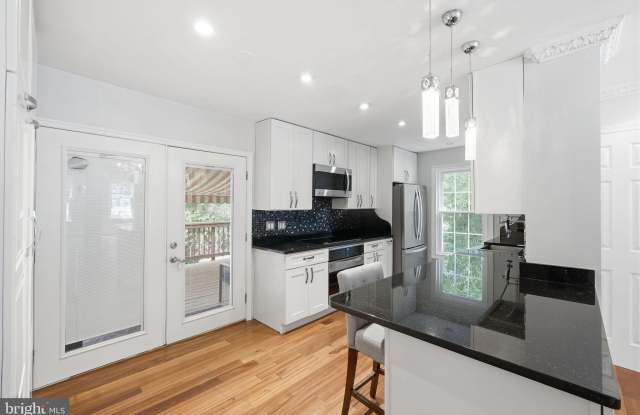 8562 TYROLEAN Way Gallery 1