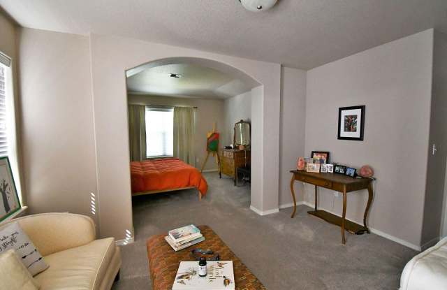 Large 4 bedroom SE Bend home with office/flex space! Gallery 4