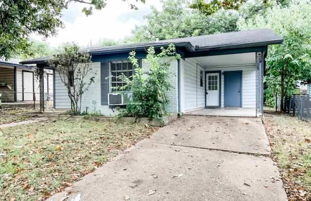 3 Bedroom / 1 Bath w/ Carport (SOCO / 78704) Near St. Edwards University photos photos