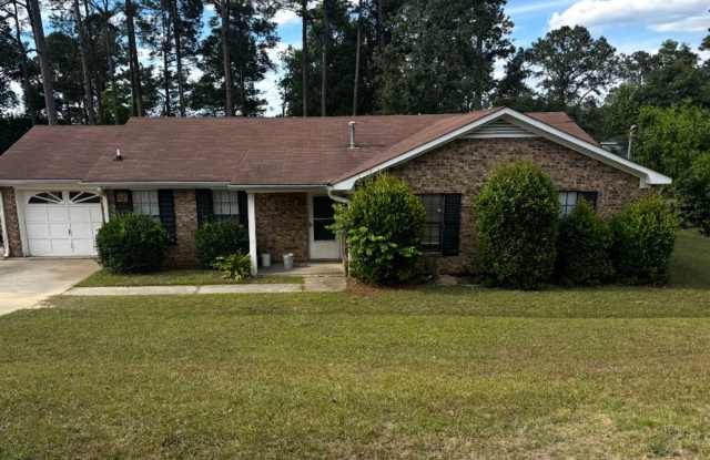 2962 Bridgeport dr is a 3bed 2bath close to Ft gordon with fenced in yard photos photos