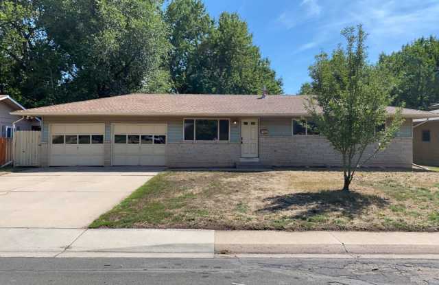 STUDENTS WELCOME! Sprawling Ranch Home w/ Large Fenced Yard photos photos STUDENTS WELCOME! Sprawling Ranch Home w/ Large Fenced Yard photos photos