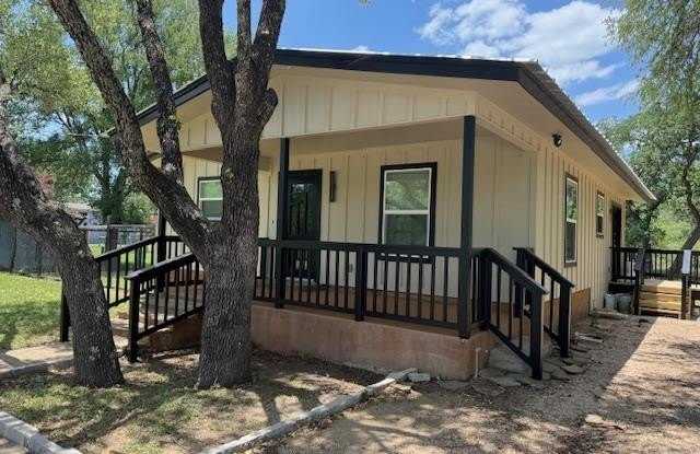 1003 Lake Forest Dr photos photos