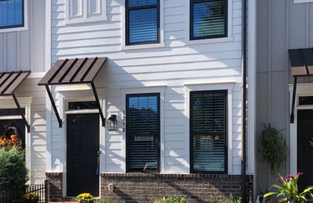 Spacious 2BR Townhome in Mooresville with 1 Car Garage photos photos