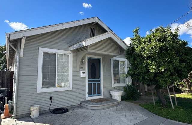 Downtown Bungalow, Pet Friendly, Large Yard photos photos