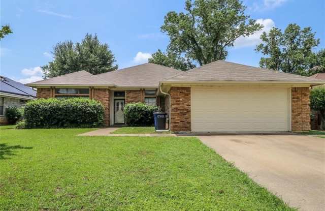 2305 Christopher Lane - 2305 Christopher Lane, Euless, TX 76040