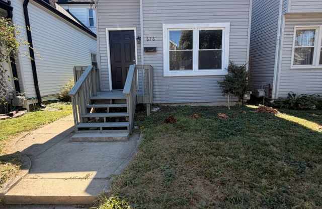 Beautifully Renovated 3 BR House! Gallery 1