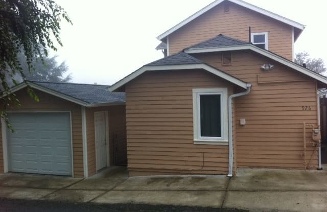 926 Montgomery Ave - 926 North Montgomery Avenue, Bremerton, WA 98312