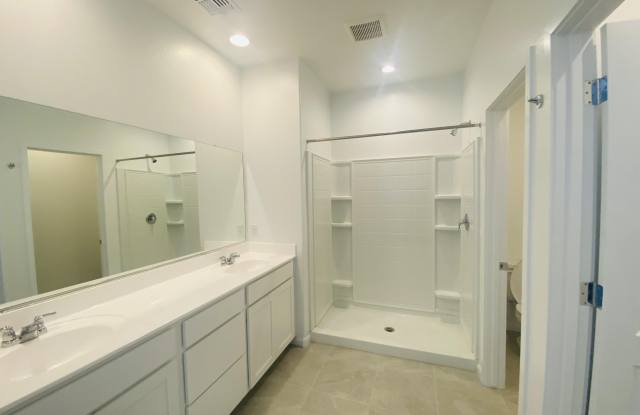5531 S 23RD Drive Gallery 3