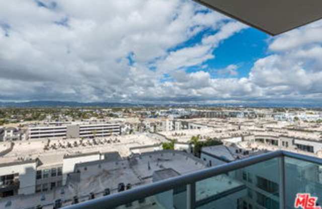 13700 Marina Pointe Drive photos photos